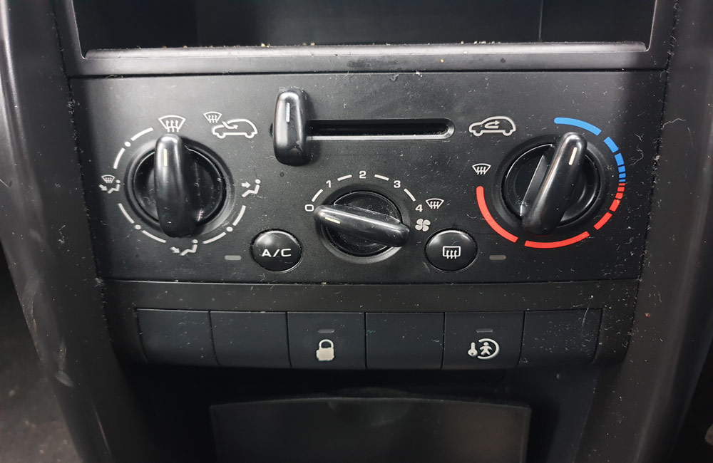 Peugeot 207 S Heater control panel